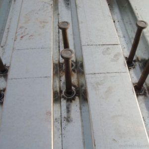 Assembly of a high-strength bolted end-plate connection